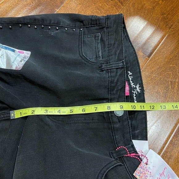 Almost Famous Must Have Mid Rise Black Denim Stretch Jeans Women's Size 11 x 28 - Picture 6 of 11